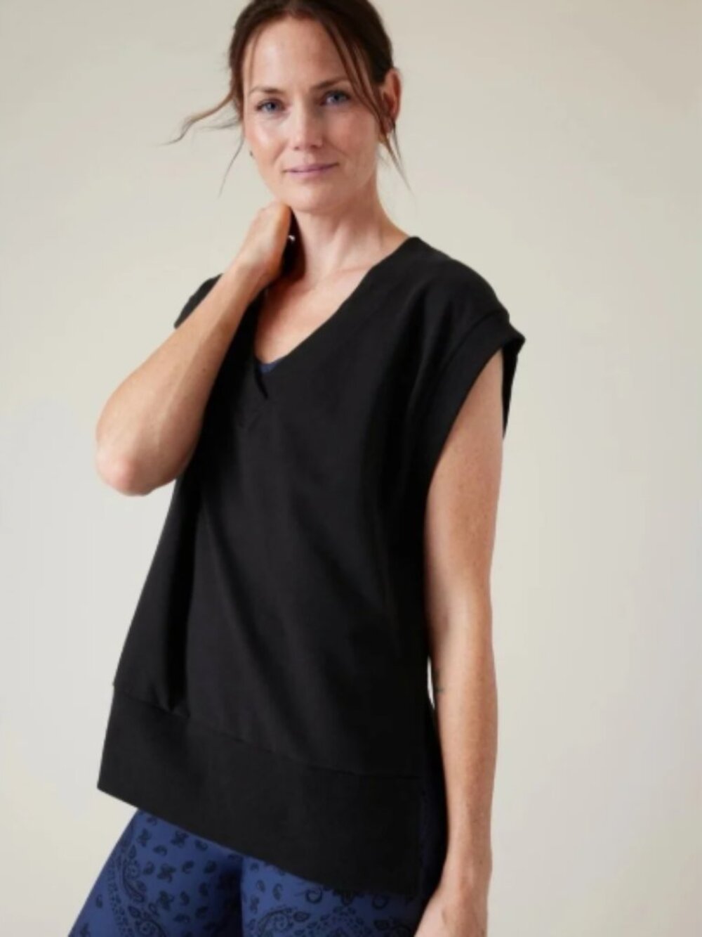 NWT Athleta Retroterry V-Neck Sweatshirt Tee Black Size Medium
